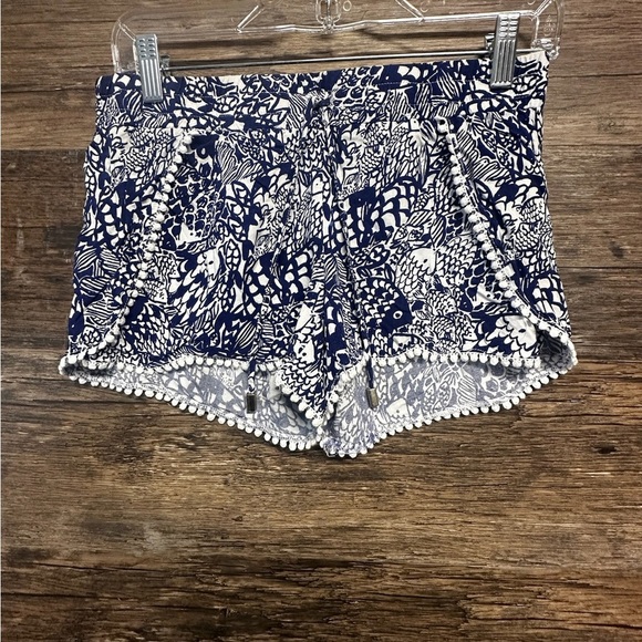 Lilly Pulitzer Blue and White High Waist Shorts with Lace Trim XS - Picture 1 of 7